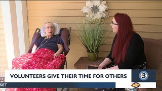 Hospice volunteers for volunteer month