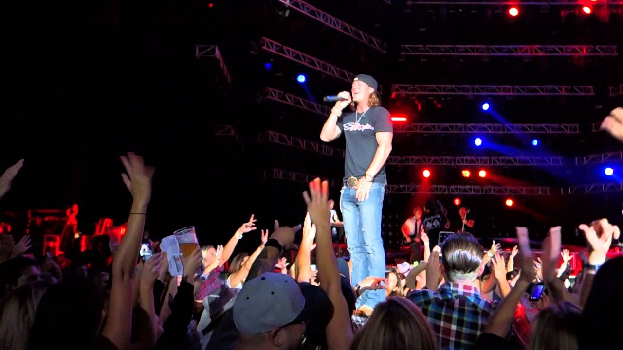 Jason Aldean with Florida Georgia Line duet, Only way I know 
