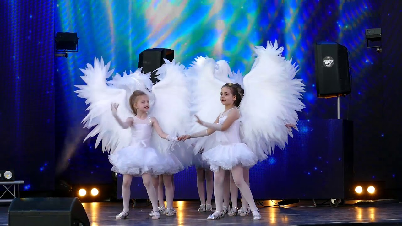 Танец ангелова. Танец ангелов. Детский танцевальный костюм ангела. Танец ангелов дети. Костюм ангела детский танцы.