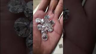 Milyon Dolarlık Elmaslara Dokundum Ğerlitaşlar Irlanta