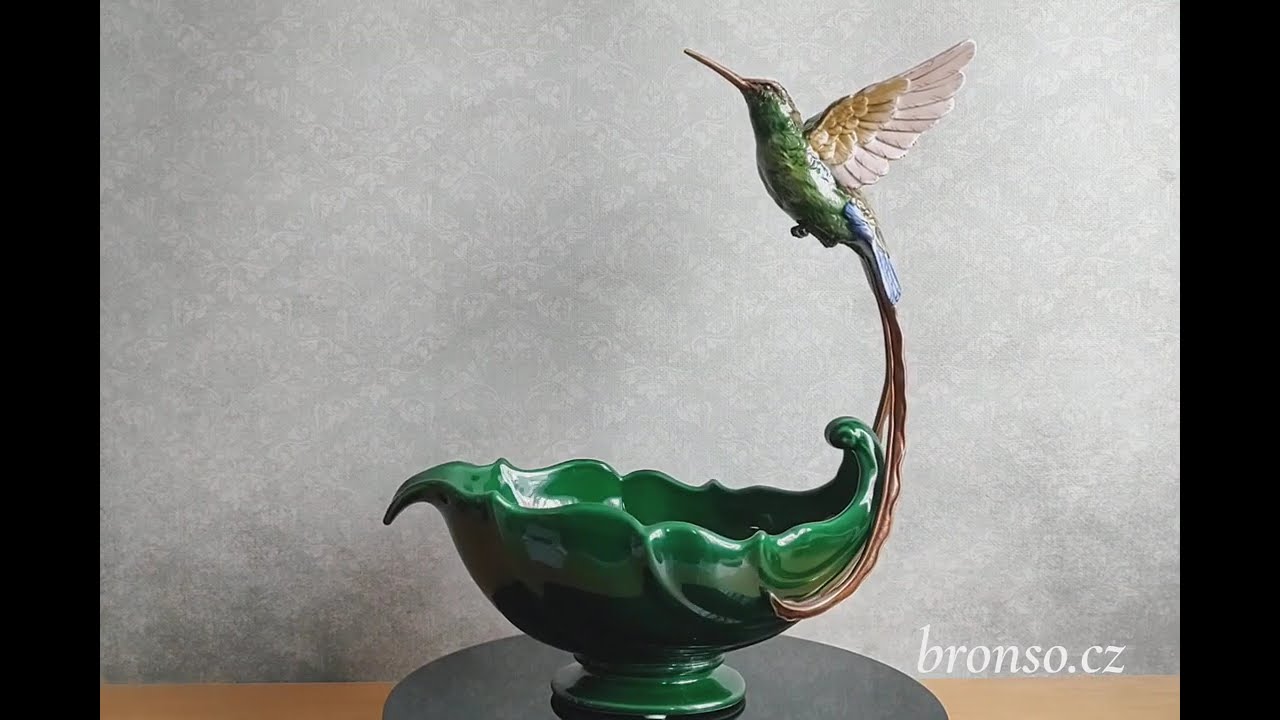 Dekorativní porcelánová mísa s kolibříkem – zelená luxusní mísa s bronzovým detailem