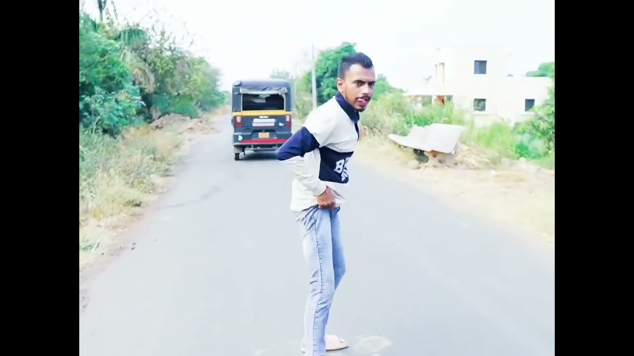 बाई च्या नादात गाव झालं येडं..✌️😂 #viral #funny #comedy