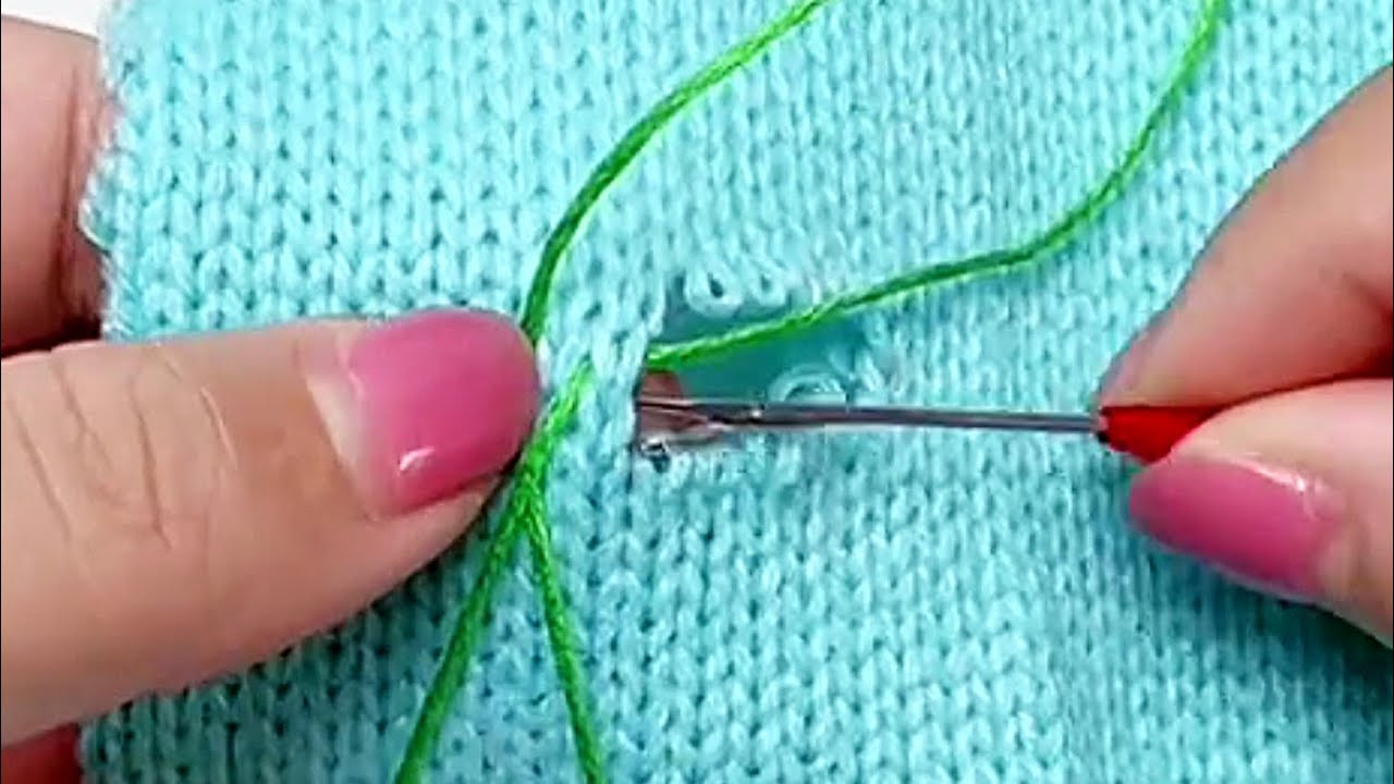 How to Repair a Hole in a Knitted Sweater at Home Without Leaving Any ...