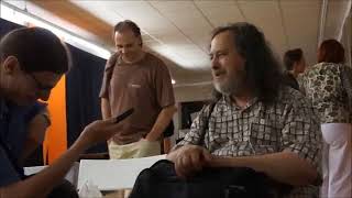 Stallman Fat Says He Never Installed Linux, Lol