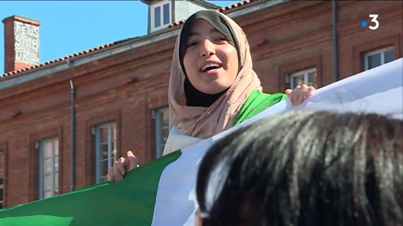 Les Algériens de Toulouse dans la rue - YouTube