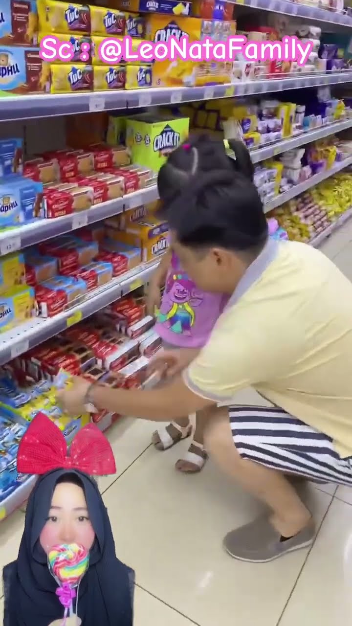 DIA MEMCOBA SEMUA MAKANAN DI SUPERMARKET ⁉️ Akankah mereka Membayar nya ? @LeoNataFamily #shorts
