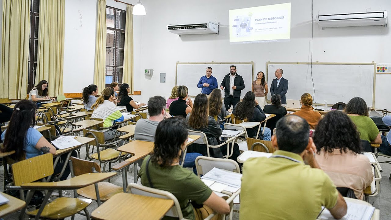 Comenzó un ciclo de capacitación de gestión para emprendimientos - YouTube