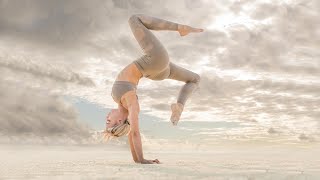 Download Lagu LOVE IS THE ANSWER | 1 Hour Vinyasa Yoga Flow with Aria Crescendo MP3