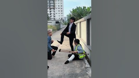Protect the homeless girl [CONDA NGUYEN] #condanguyen #kindness #goodman #hero #help #respect