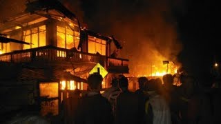 Kos-kosan di Surabaya Terbakar, Seorang Bayi Dilempar ke Tumpukan Sampah Agar Selamat