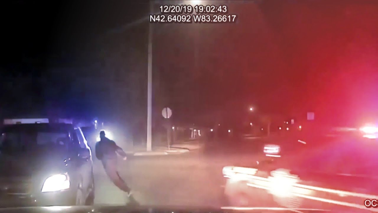VIDEO: Man taken into custody after police pursuit in Pontiac - YouTube
