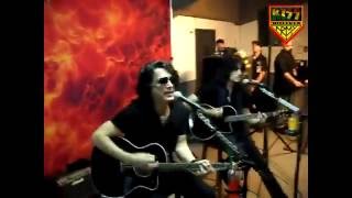 kiss &quot;Love Her All I Can&quot; (Acoustic Version Meet And Greet Chile 2015)