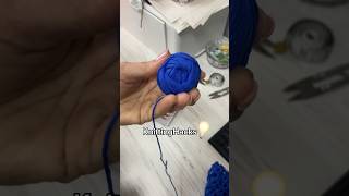How to wind a ball of yarn❓ #PlushYarn #YarnJoin #NoKnot #YarnTips #KnittingHacks