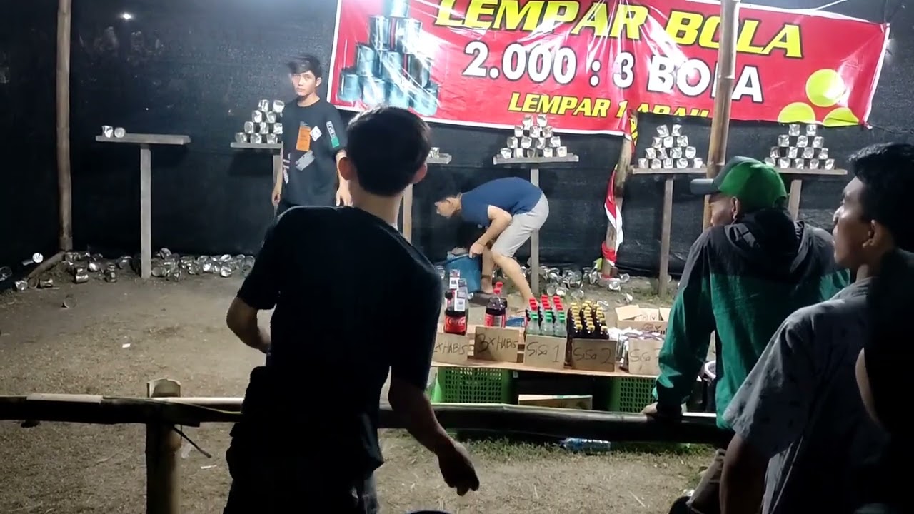 Skill Dewa menjatuhkan Piramida Kaleng. Pasar malem alun alun kidul Solo