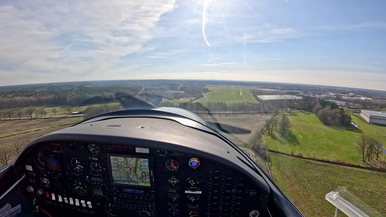 Bumpy crosswind landing on runway 21 in Hodenhagen (EDVH) with Aquila A210