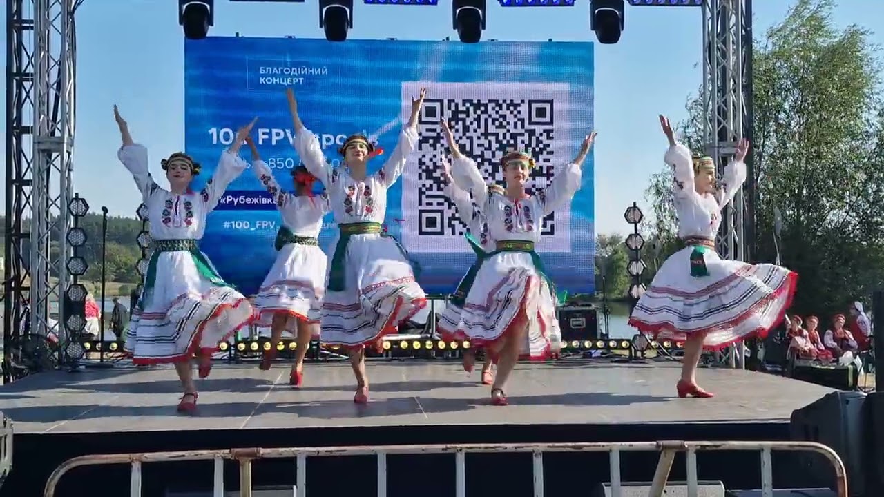 Колектив "Веснонька " , закарпатський танець "Тропотянка "