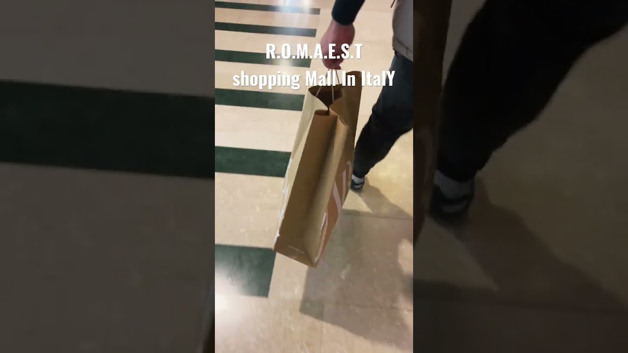 Larg mall with popular chain stores, a supermarket, a cinema & eateries such as KFC & McDonald's.