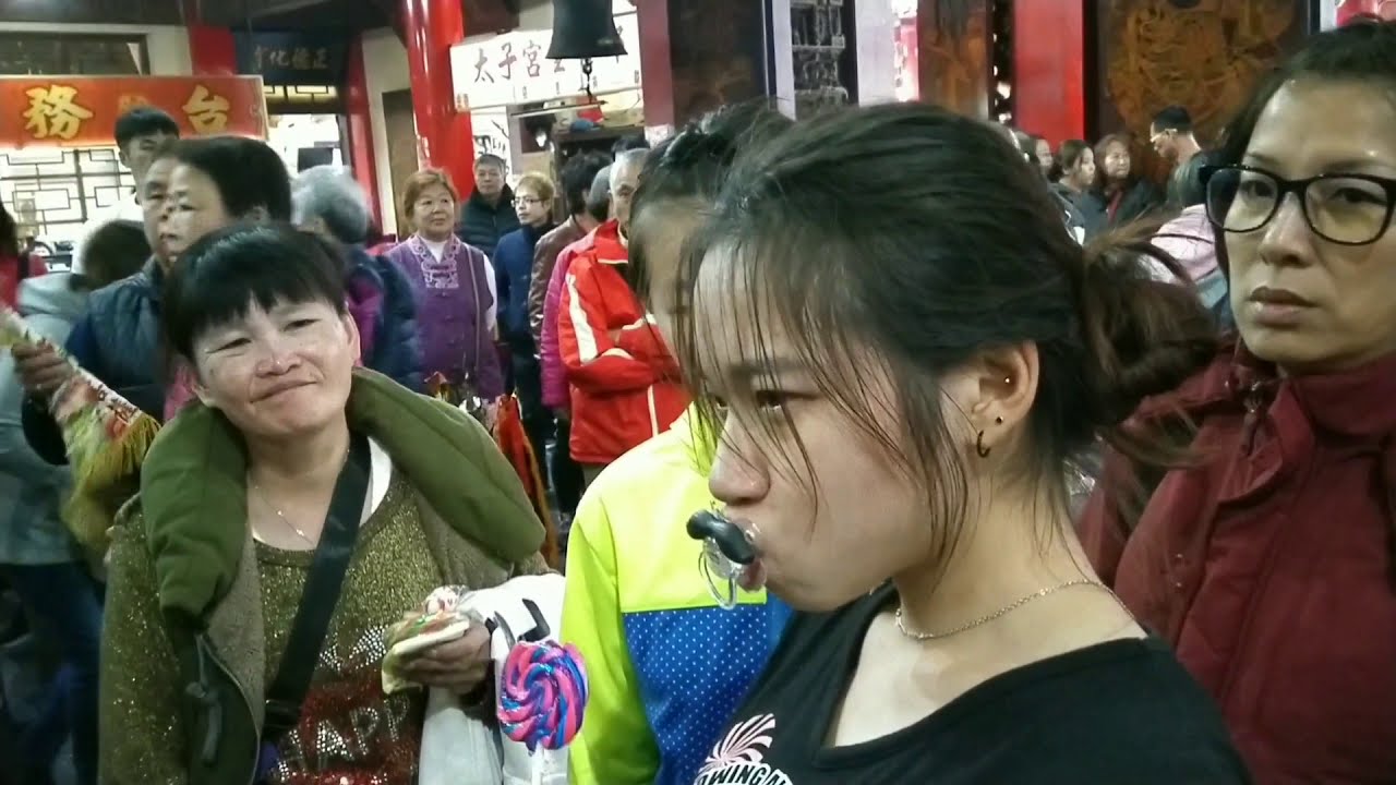 [可愛嘟嘴正妹太子降駕起乩全紀錄]~吃奶嘴表情超可愛~新營太子宮進香團