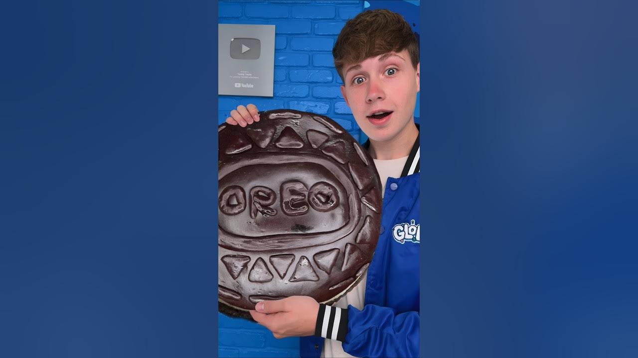 WORLD'S BIGGEST FREEZE DRIED OREO! WORLD'S BIGGEST FREEZE DRIED OREO!