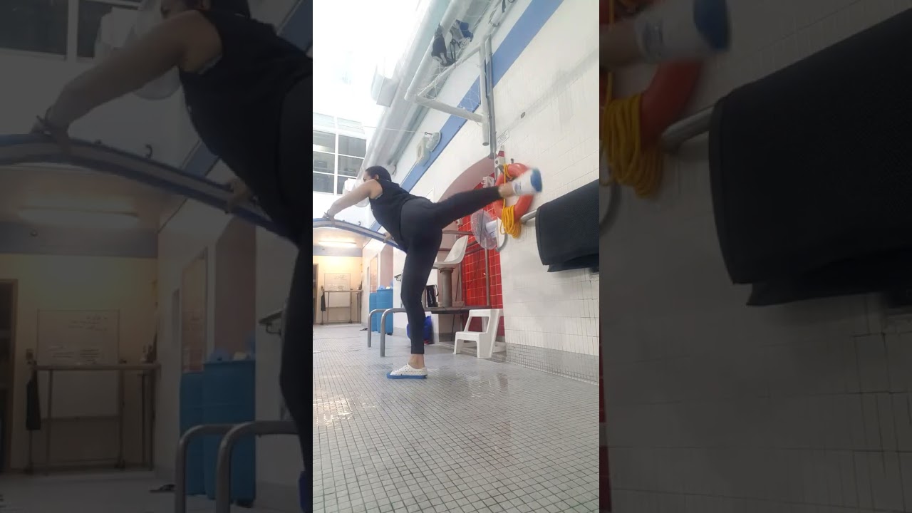 Tere Paredes. Aquafit with spaghetti.