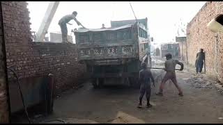 How to take off the body of a nissan dumper// Feroze khan company /FKB company