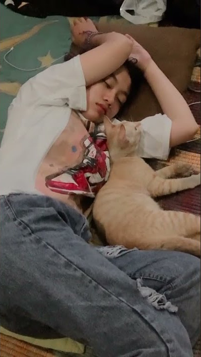 Video mentahan halu ceweknya lagi tidur sama kucing