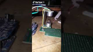 melayangkan benda dengan gelombang ultrasonik