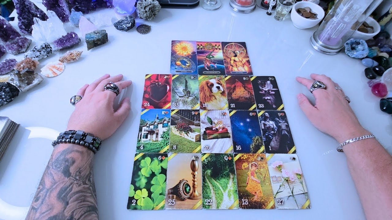 ✨AFASTADOS? Essa Pessoa Está PUXANDO SEUS PENSAMENTOS, Pensa em Você DIA E NOITE🔥