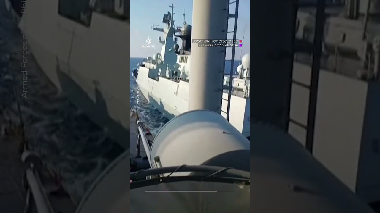 سفينة صينية تبحر على مسافة "غير آمنة" من البحرية الفلبينية. | AJ#shorts