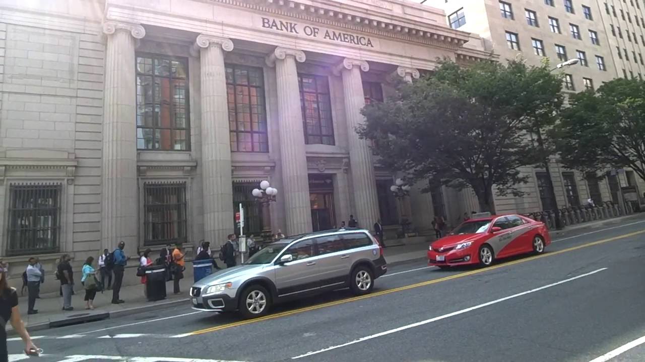 Capitol Intel films G4S security guard at BofA next to Whilte House 