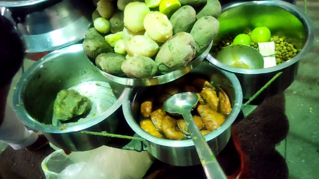 Eating Fuchka (Panipuri / Golgappa) Indian Street Food Kolkata | Indian People Eating Panipuri Part4