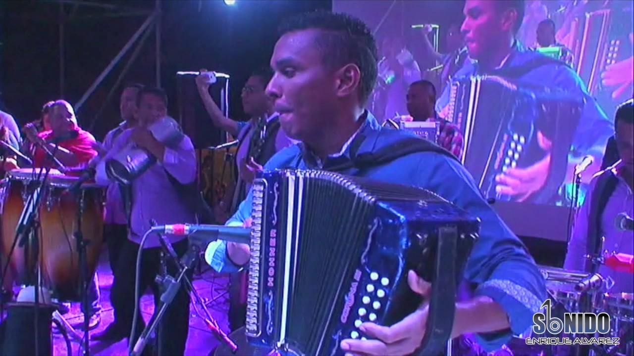 Farid Ortiz Aunque mal paguen ellas en vivo HD