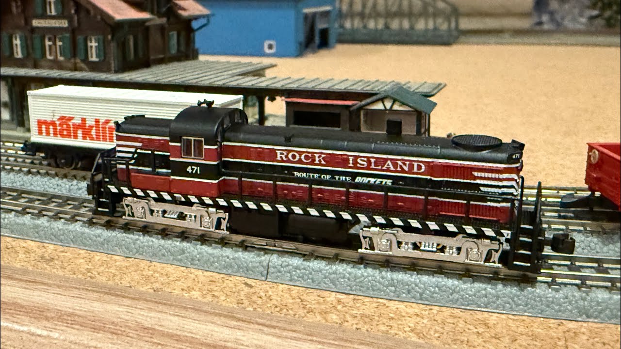 AZL 63318-1 Alco RS3 Rock Island Locomotive 471 Test Run at z