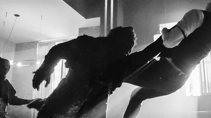 Titans 3x09 Attack on Donna, Hawk and Tim. Demon f...