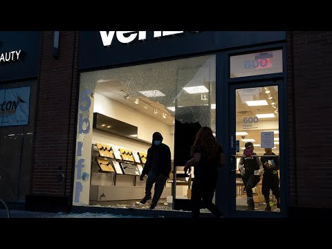 Looters strike luxury shops around NYC before curfew sets in