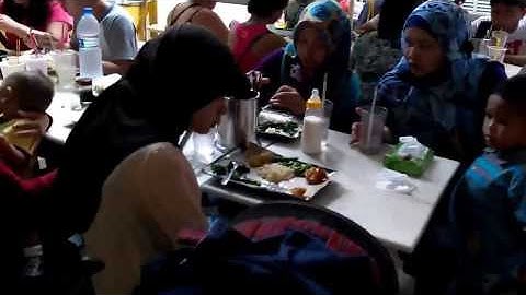 Indonesia muslim eat pork