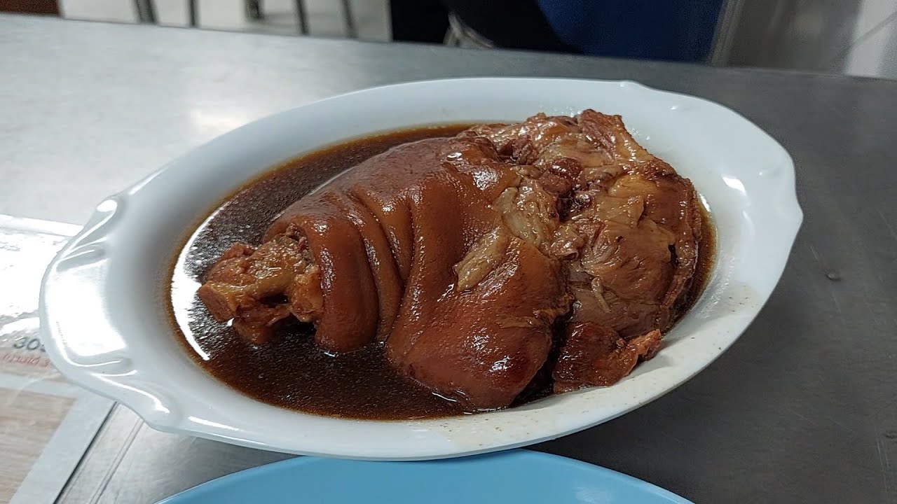 Bangkok. Kha Mu Charoensang Silom. One of the Best Braised Pig Trotter in Bangkok.