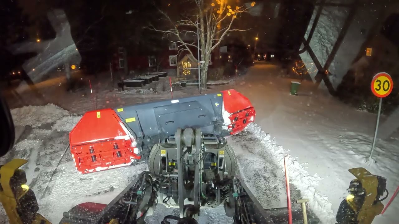Volvo l60h Plowing snow with Siljum Xline 5000 multi U-plow PART 58