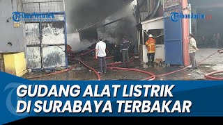 GUDANG ALAT LISTRIK DI MARGOMULYO SURABAYA TERBAKAR, Asap Terlihat Hingga Belasan Kilometer