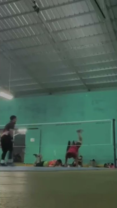 pingsan di lapangan bulutangkis