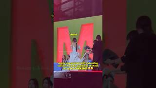 Was Greeted With A Standing Ovation From Juniors As She Took Her Seat At Mma 2025