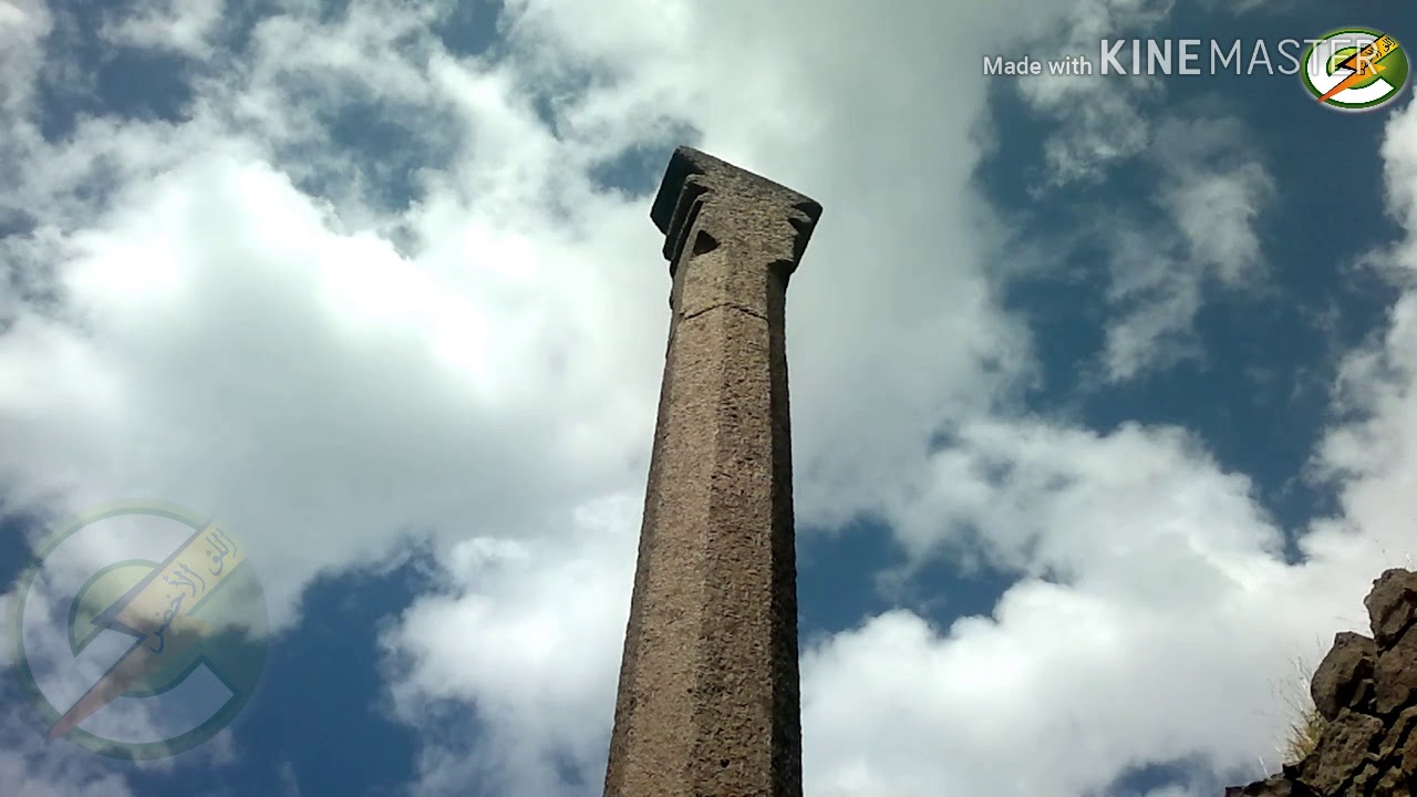 هاذا المسجد بني نفس الكعبه ويقع في إب مديريه حبيش المجمعه