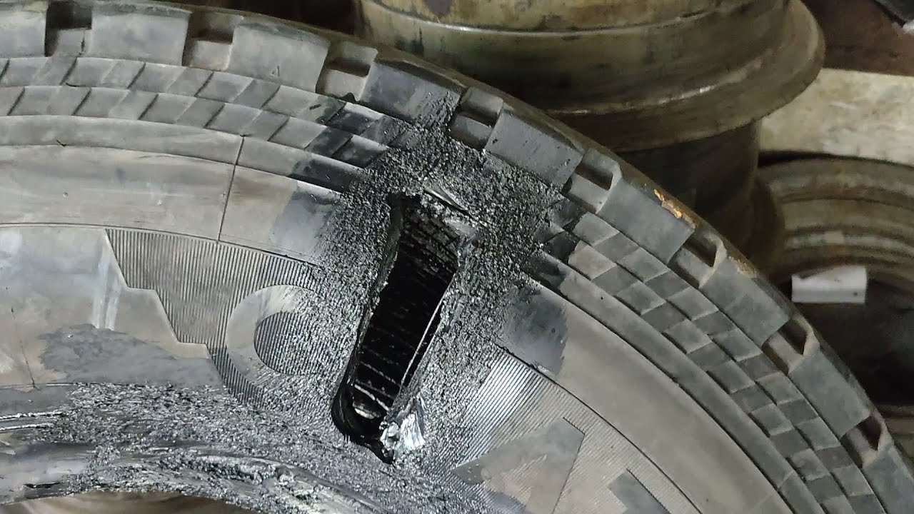 Awesome Technique of Tyre Cutting  By The Expert Cutter Man, Most Impressive Simple Technique