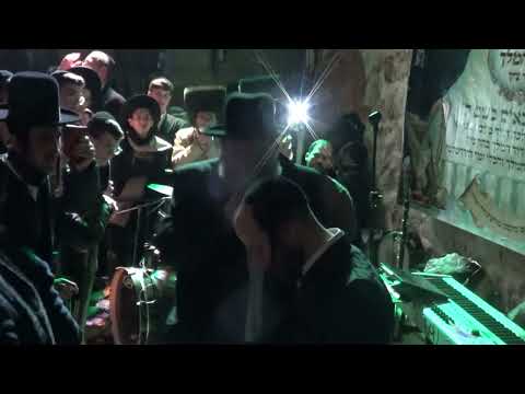 מחרוזת שירי שמחה | מיכאל שטרייכר במלווה מלכה בקבר דוד המלך