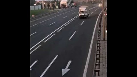 Dünən aeroport yolunda 171 saylı btobus 5 nəfərin həyatına son qoyan qəzanın görüntüləri yayılıb.