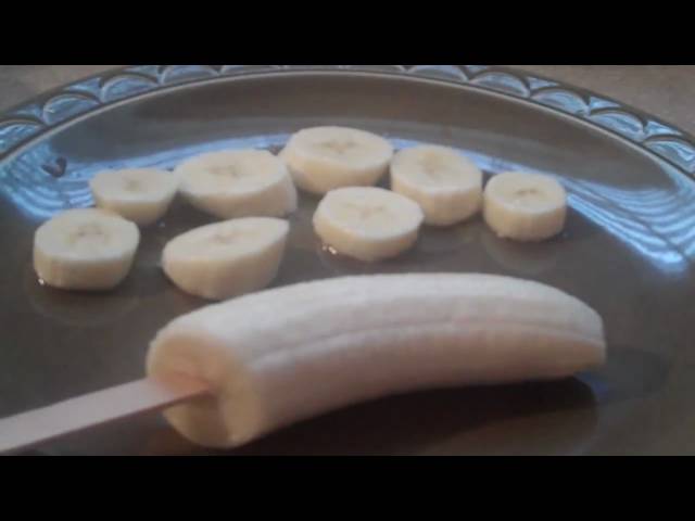 Kitchen Tip  2 ~ How To Keep a Banana From Turning Brown class=