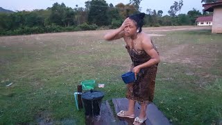 Hluas Nkauj Da Dej Tsau Ntuj