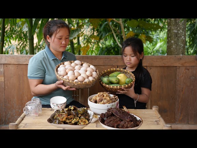 Harvested a lot of chicken eggs, Cooked delicious dishes with my daughter - Luu Linh Family class=