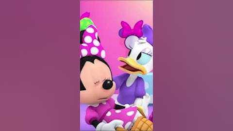 Minnie Mouse falls while chasing easter eggs! 🥺 MinniesBowToons DisneyJr