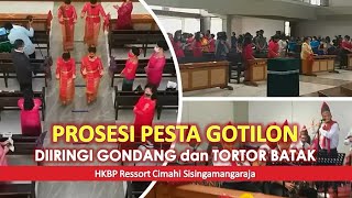 MANTAP | Prosesi Pesta Gotilon HKBP Cimahi Sisingamangaraja Diiringi Tortor dan Gondang Batak